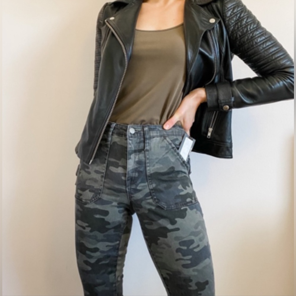 NWT- SIZE 00 High Rise Camo Super Skinny Jeans
